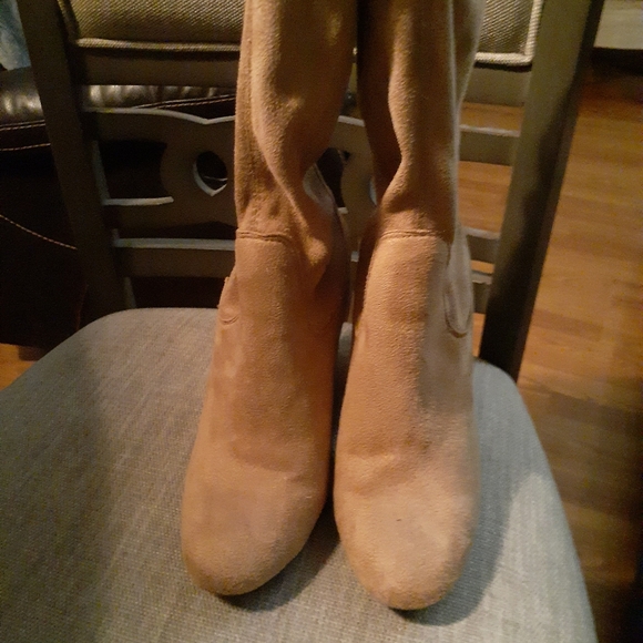 Knee high boots - Picture 3 of 4